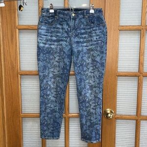 EUC Chico’s Platinum Floral Ankle Jeans